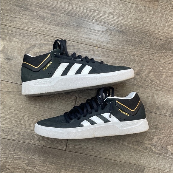 Adidas - Picture 3 of 8